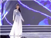 Đỗ Mỹ Linh được fans khen là một trong những Hoa hậu catwalk áo dài đẹp nhất Vbiz