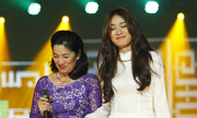 Mẹ Minh Thư lên sân khấu hát cùng con gái