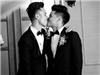Những khoảnh khắc tuyệt đẹp đọng lại trong lễ cưới đồng tính của John Huy Trần và bạn đời