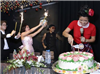 Diva Hồng Nhung bất ngờ, sung sướng khi được tổ chức sinh nhật tuổi 48 ngay ở sự kiện