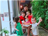 Lý Hải cùng 4 đứa con tổ chức sinh nhật vui tưng bừng cho bà xã Minh Hà
