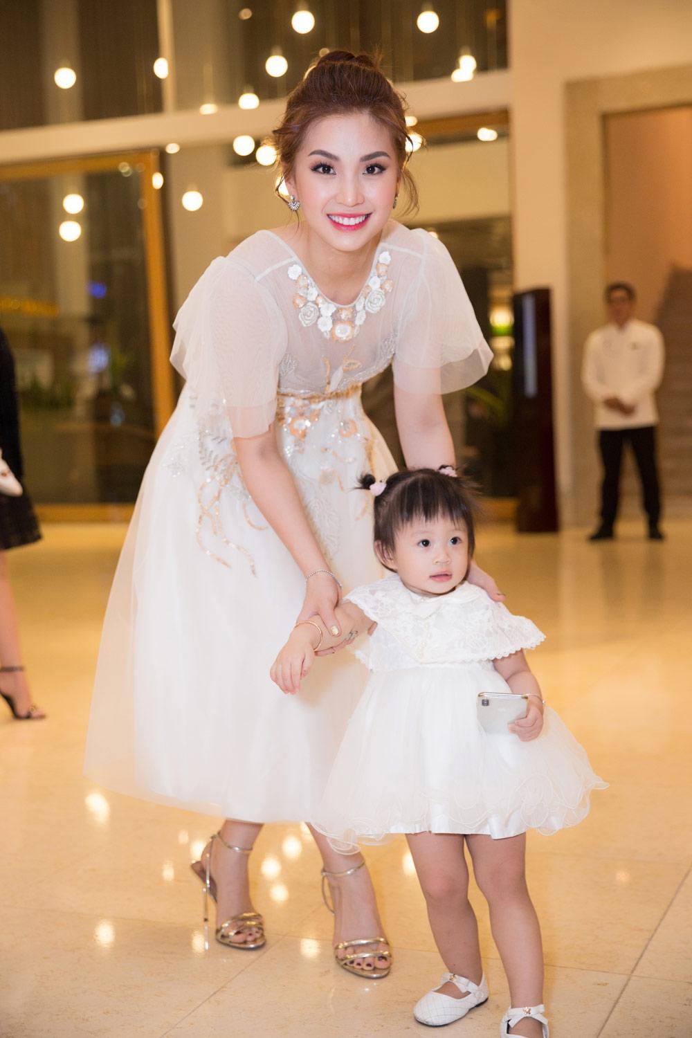 sieu mau thanh hang, minh tu cung nhau dot chay san dien asian kids fashion week - 11